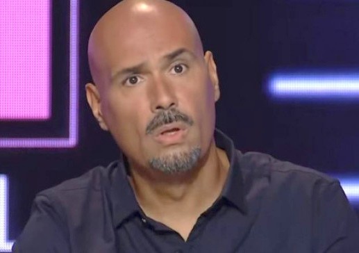 Δημήτρης Σκουλός: Η αντίδρασή του μετά τον σάλο για τη φωτογράφιση δίπλα στον άστεγο (VIDEO)
