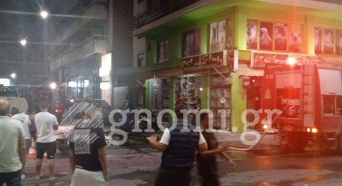 ΧΑΛΚΙΔΑ: Φωτιά σε διαμέρισμα - Τέσσερις νεαροί απεγκλώβισαν άτομο με αναπηρία! (video + δηλώσεις)
