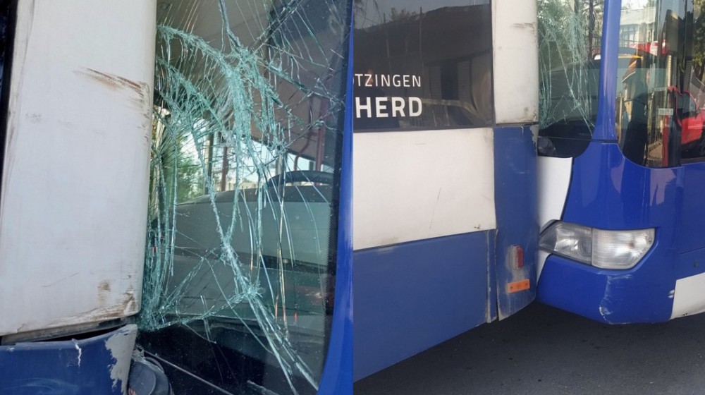 Σύγκρουση λεωφορείων με μαθητές μπροστά στο Μουσικό Σχολείο Χαλκίδας