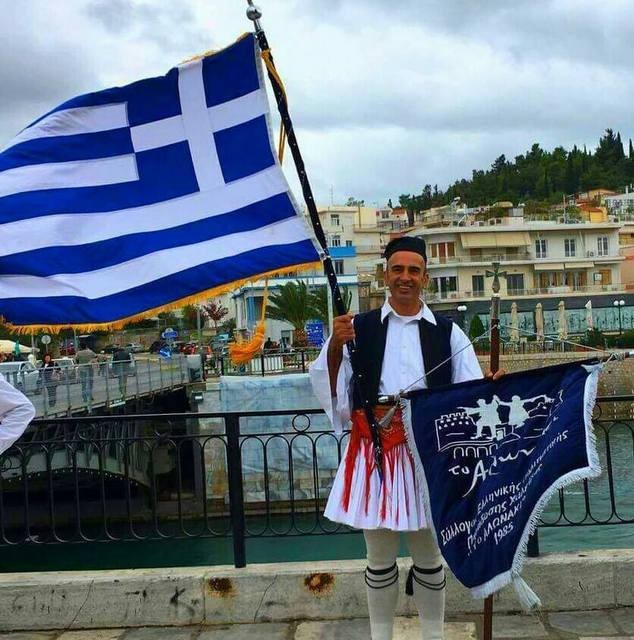Κρατάει ψηλά την σημαία της πατρίδας και της παράδοσης ο Ταξιάρχης