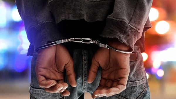 Σύλληψη καταζητούμενου στη Λαμία για ληστεία και διακεκριμένες κλοπές