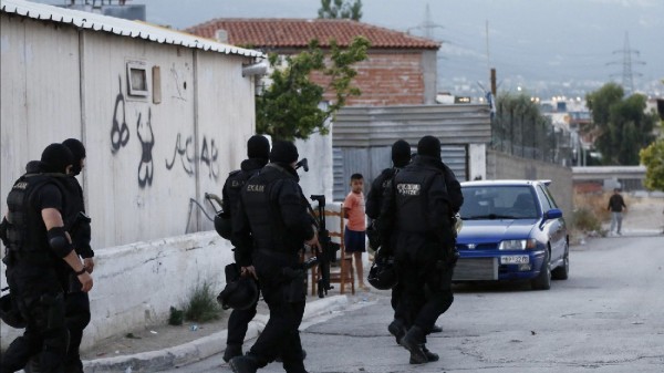 Τέσσερις συλλήψεις για ρευματοκλοπή σε οικισμούς Ρομά στη Στερεά Ελλάδα