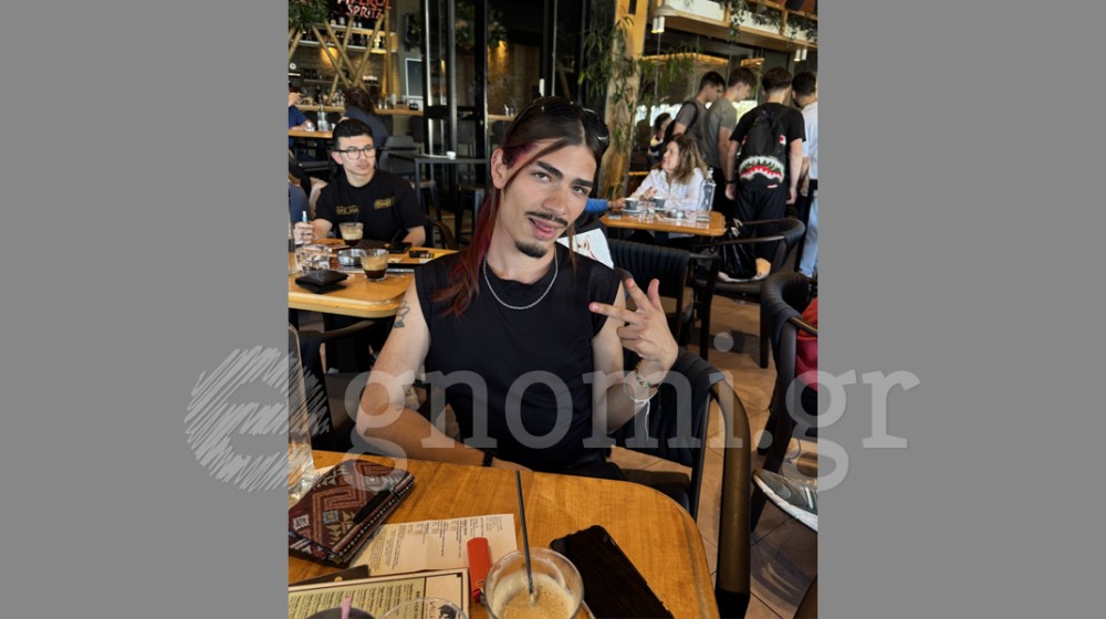 Ο Στράτος είναι φανατικός καπνιστής, αλλά θα προσπαθήσει να το μειώσει ...μέχρι να το κόψει