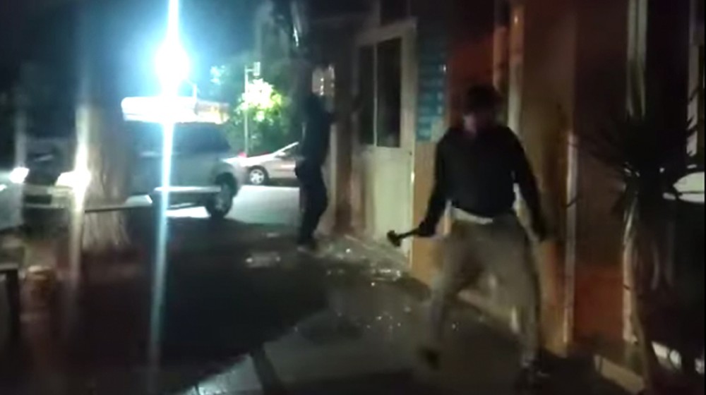 ΧΑΛΚΙΔΑ: Επίθεση του Ρουβίκωνα στο ψητοπωλείο που εργαζόταν ο Γιώργος Πατρινός (video)