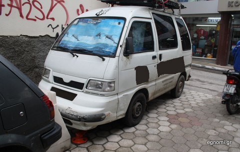 Καβάλησε τα κολονάκια για να παρκάρει