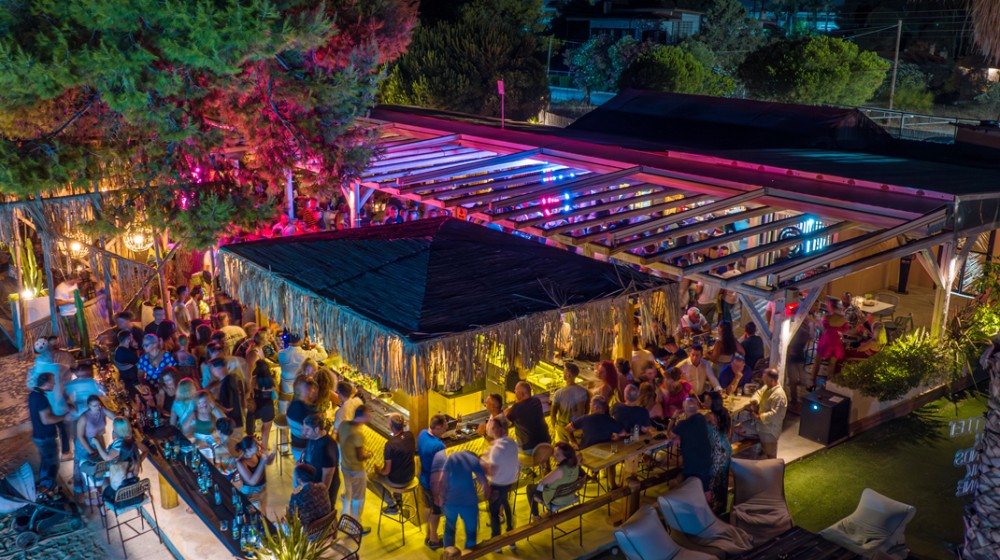 Ολοι συζητούν για το RODIA BEACH BAR στην Ερέτρια!