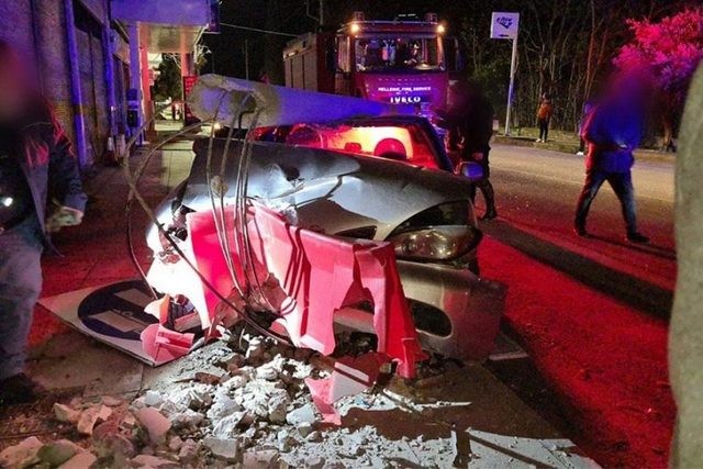 ΤΡΑΓΩΔΙΑ-ΛΑΜΙΑ: 36χρονη μητέρα πέθανε στο τιμόνι - Στο αυτοκίνητο βρίσκονταν τα δύο παιδάκια της