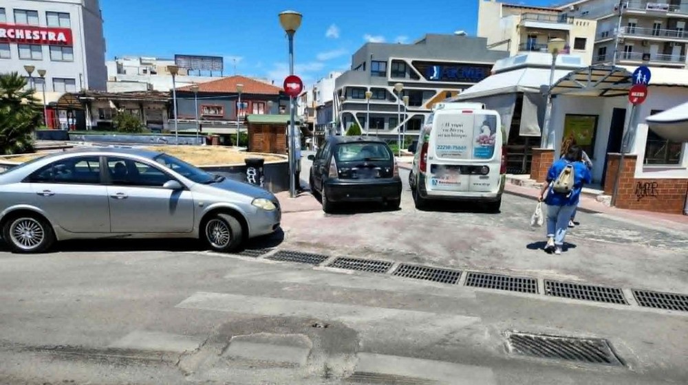 ΧΑΛΚΙΔΑ: Τι τάξη, τι αρμονία, τι υπέροχο παρκάρισμα στην πλατεία!