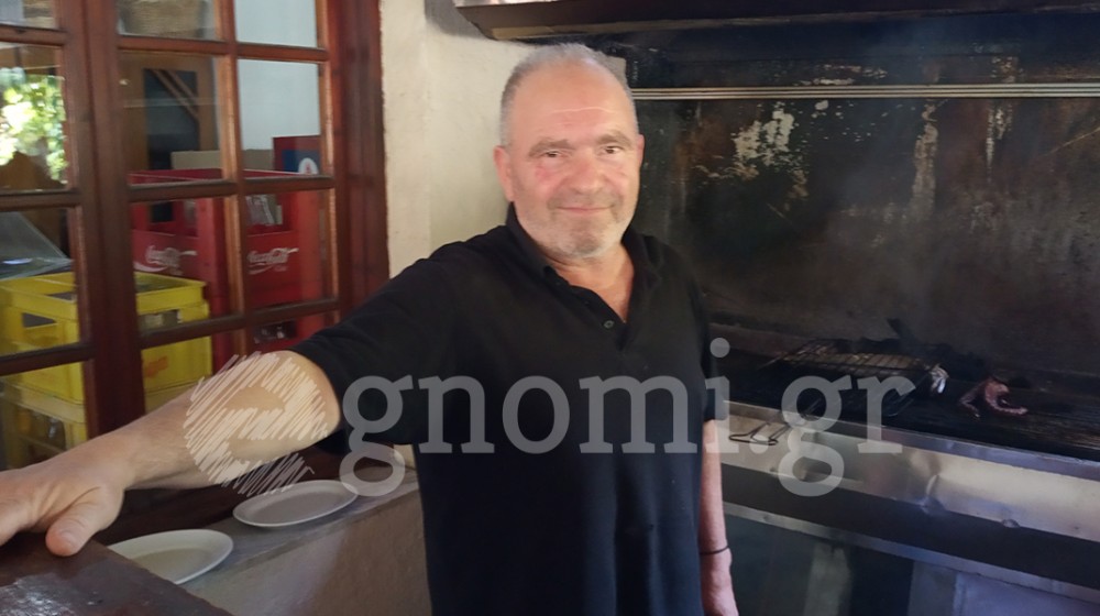 ΕΛΛΗΝΙΚΑ ΙΣΤΙΑΙΑΣ: Παίρνει ...φωτιά η σχάρα στα χέρια του Θανάση!