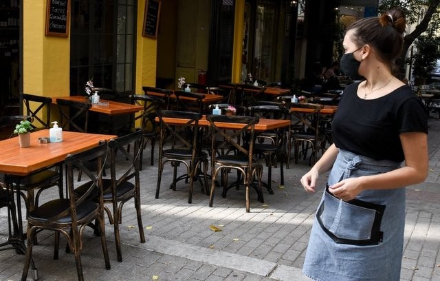 ΣΤΕΡΕΑ ΕΛΛΑΔΑ: Πρόστιμο 5000 ευρώ σε μπαρ για μη ύπαρξη απολυμαντικού στα τραπέζια.