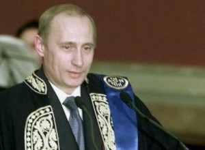 Το Πανεπιστήμιο Πελοποννήσου καθαίρεσε τον Πούτιν από επίτιμο διδάκτορα