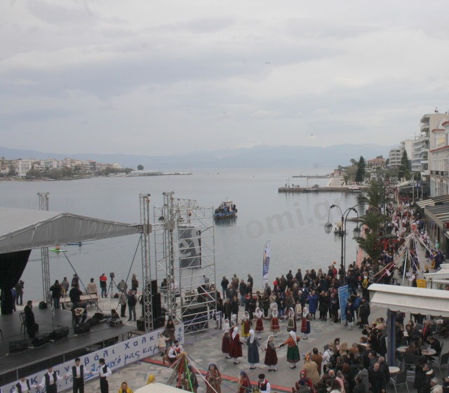 Στήνονται και φέτος τα γαϊτανάκια του Ευρίπου στην παραλία Χαλκίδας