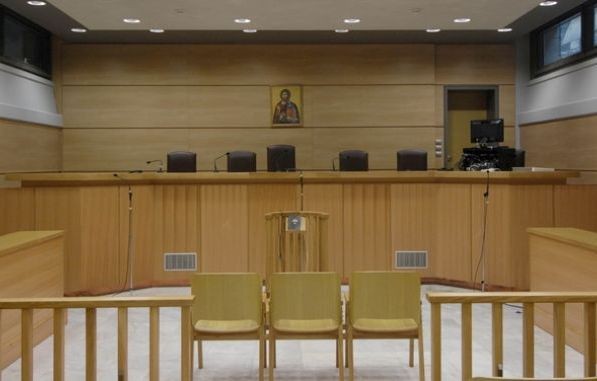 ΔΙΚΑΣΤΗΡΙΑ: Καταδίκη για άπιστη σύζυγο - Έφυγε με τον εραστή της στο εξωτερικό και πήρε όλα τα χρήματα του άντρα της