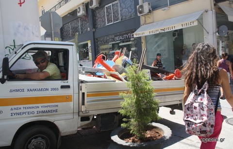 Ράβε-ξήλωνε δουλειά να μη σου λείπει
