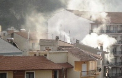 Συναγερμός από καμινάδα τζακιού στη λεωφόρο Μακαρίου στη Χαλκίδα