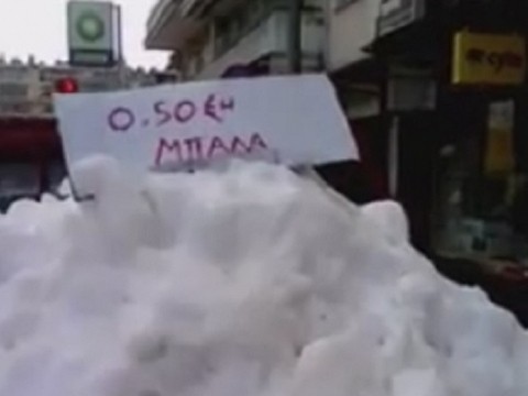 Απίστευτο: Ένας τύπος στην Ξάνθη πουλάει μισό ευρώ τις χιονόμπαλες