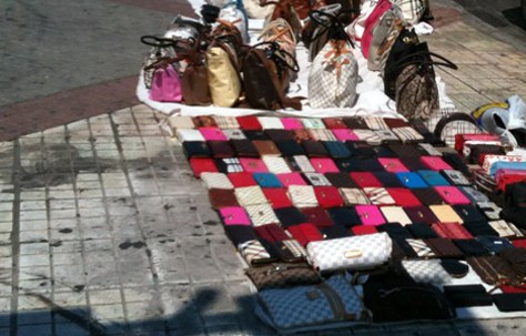 Συνελήφθη μικροπωλητής στη Χαλκίδα για παραεμπόριο