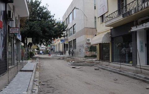 Προχωρούν τα έργα με ρυθμό χελώνας