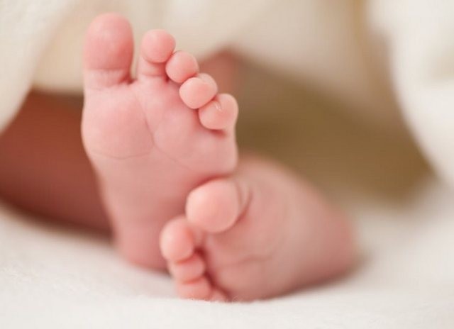 ΦΡΙΚΗ: Κακοποίησαν σεξουαλικά βρέφος 5 μηνών - Συνελήφθη ο πατέρας (VIDEO)