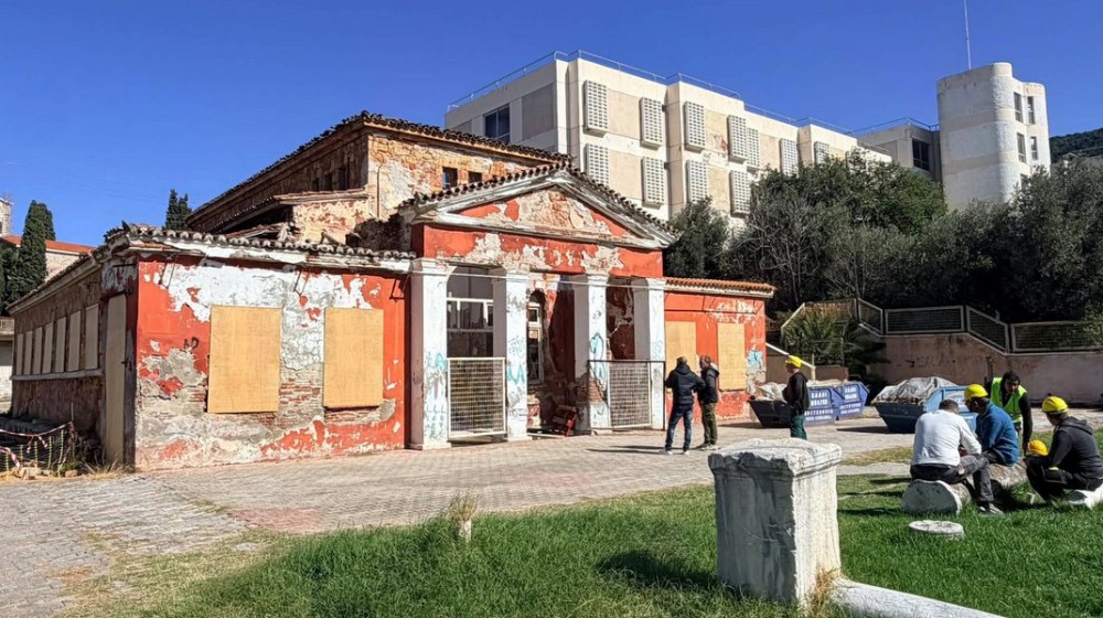 ΛΟΥΤΡΑ ΑΙΔΗΨΟΥ: Ξεκίνησαν εργασίες σωτηρίας στο Παλιό Υδροθεραπευτήριο Αγίων Αναργύρων