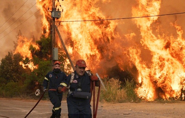 ΦΩΤΙΑ ΕΥΒΟΙΑΣ: Εντολή εκκένωσης της Αβγαριάς- Δραματικές ώρες στη Γαλατσώνα- Αγωνία για την Ιστιαία