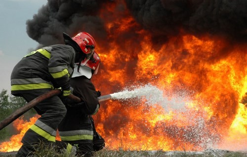 Ανδρόγυνο έβαλε φωτιά στη Λούτσα Διρφύων-Μεσσαπίων