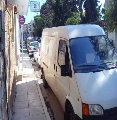 Οδηγούσε κλεμμένο φορτηγάκι στην εθνική οδό Αθηνών-Λαμίας