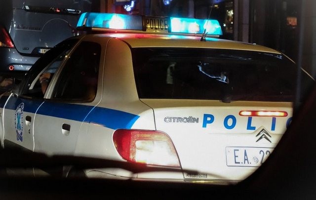 ΕΓΚΛΗΜΑ: Μαχαίρωσαν 81χρονο και έβαλαν φωτιά στο σπίτι