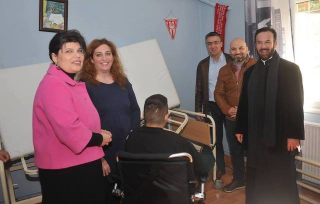 ΧΑΛΚΙΔΑ: Ειδικό κρεβάτι σε μικρό Χαλκιδέο που πάσχει από μυοπάθεια κολαγόνου