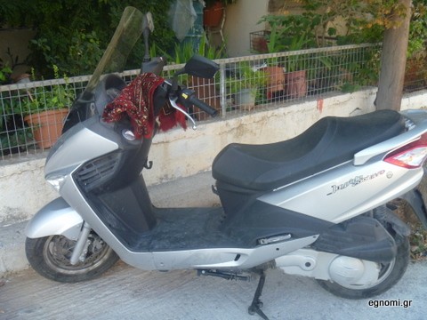 Βεσπάκι με ...φουλάρι