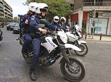 Δύο Έλληνες άρπαξαν λεφτά από μαγαζί